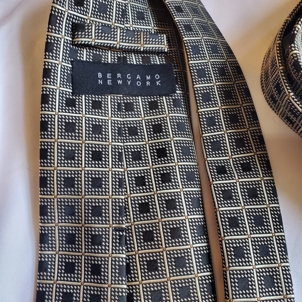 Bergamo New York men's Black and white  tie